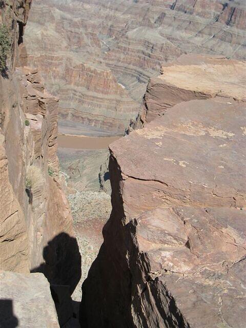 can t even tell this crack drops thousands of feet down